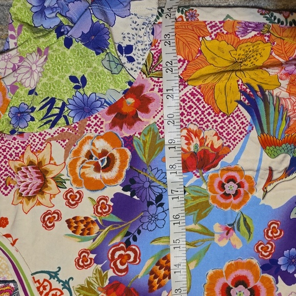 Colorful Floral Short Sleeve Top - Picture 5 of 8